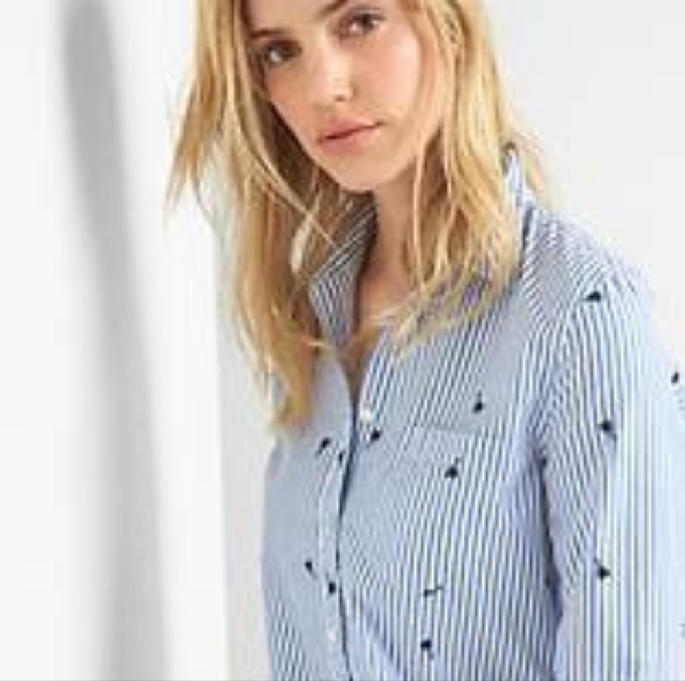 H & M Fitted Blue Stripe and Dot Button Down